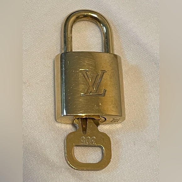 Louis Vuitton Brass Lock and Key 305 - Picture 1 of 5